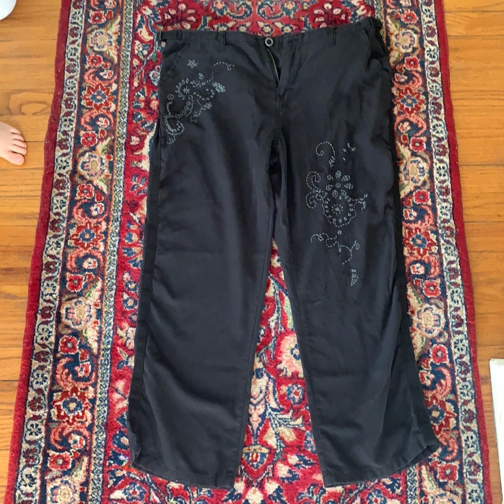 DaNang embroidered capri pants size M
